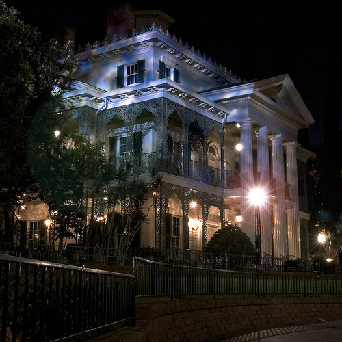 Disneyland-Haunted-Mansion.jpg